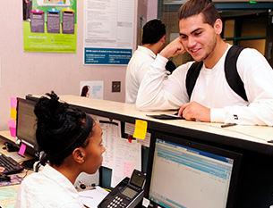 A student talks to a staff member