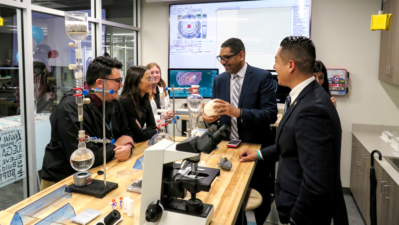 MVC students and community members in the imake innovation center wet lab